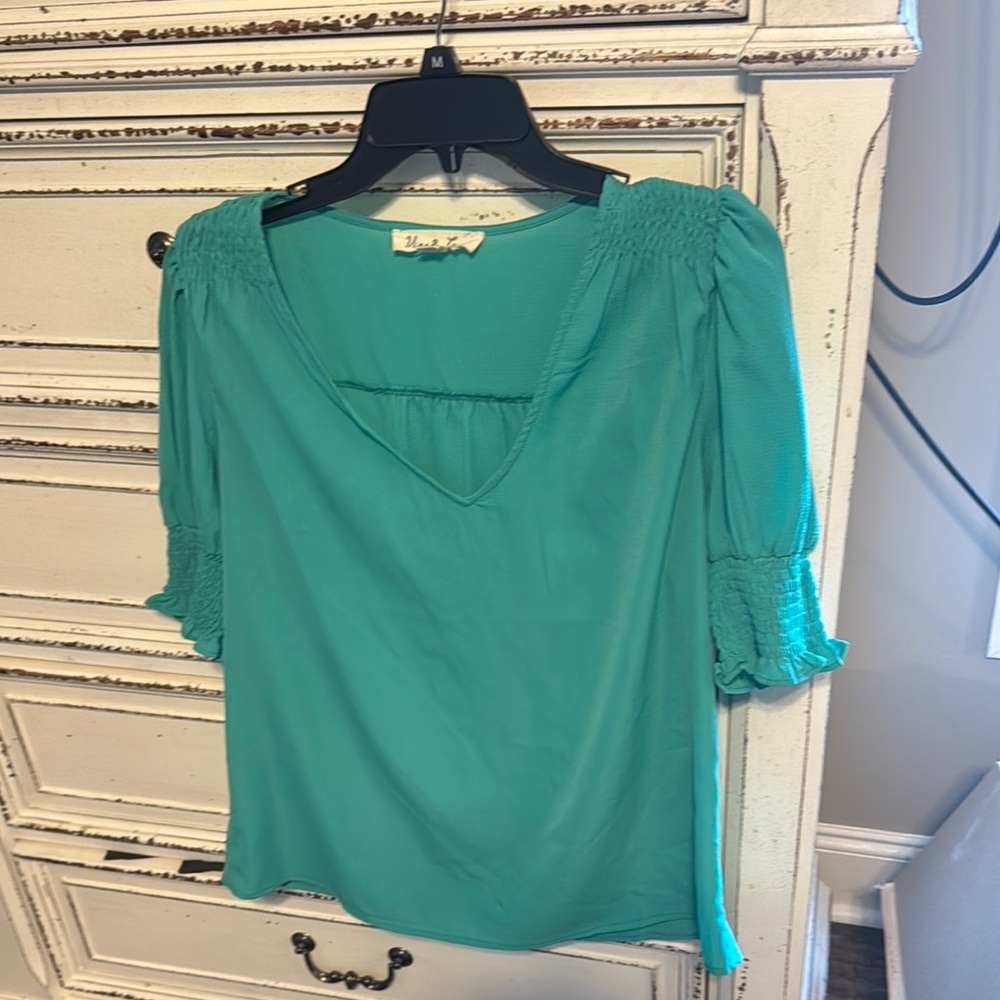 Chic Teal V-Neck Blouse with Ruched Sleeves